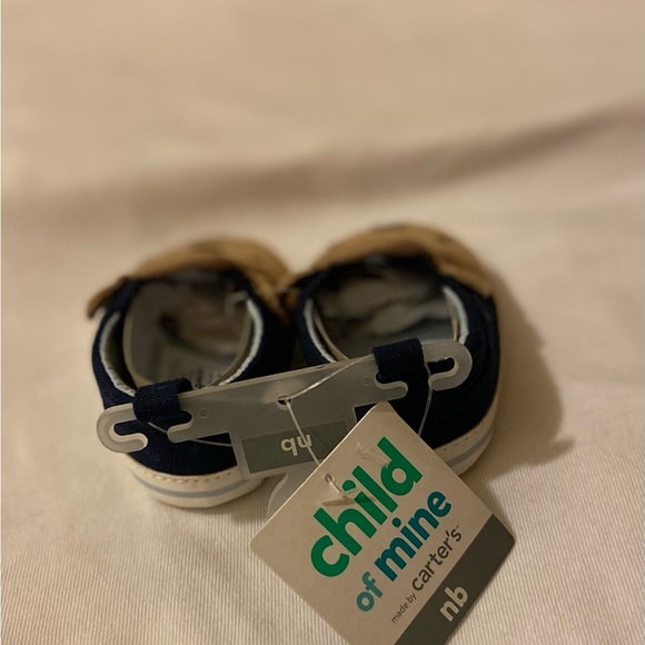 brand NEW carters NEWBORN baby BOOTIES 💙🫄🧸 - Picture 3 of 5